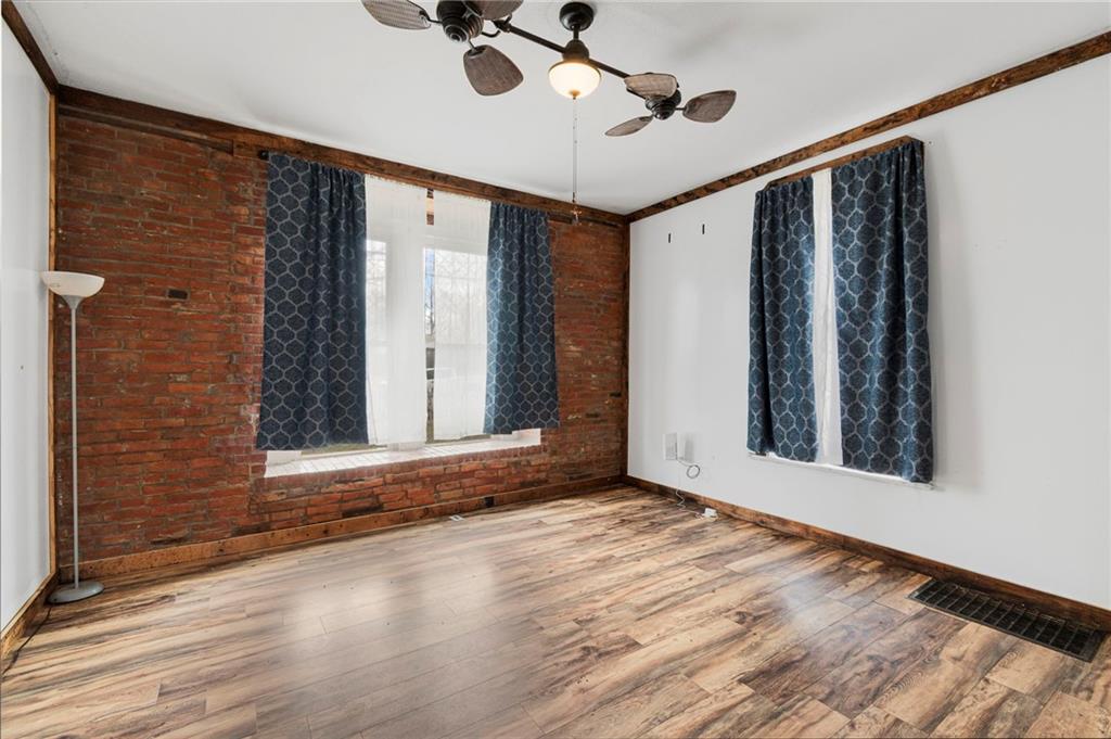 Photo 5 of 608 W Maple Street