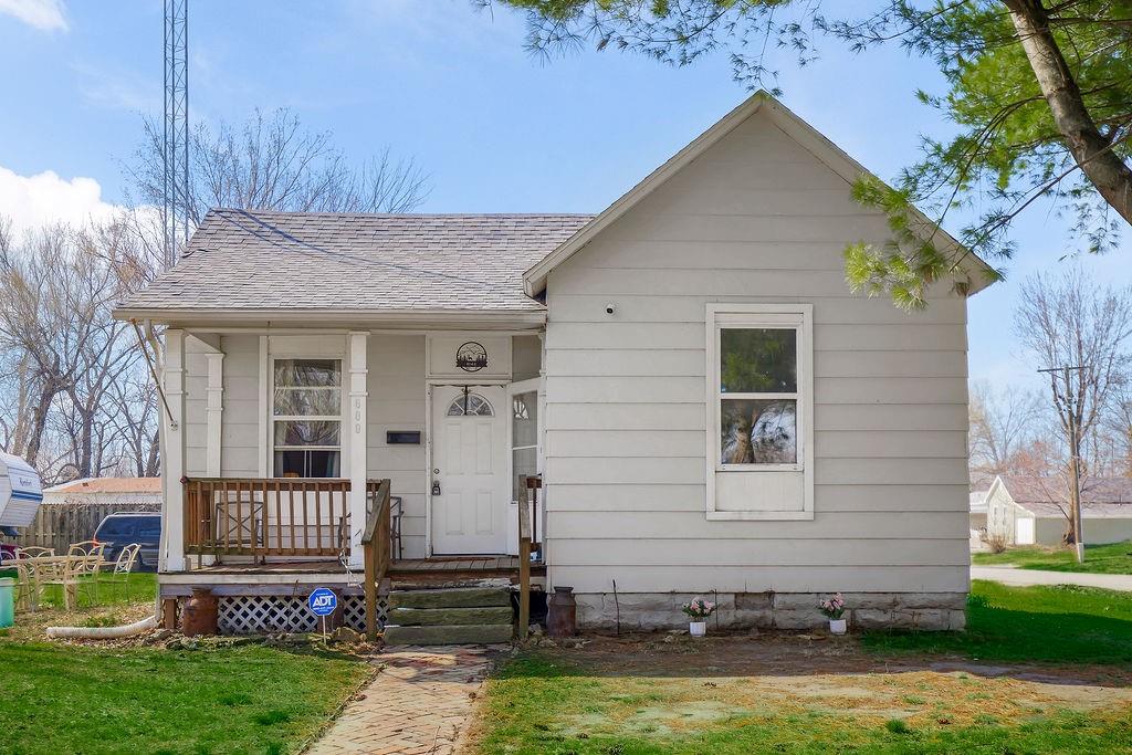 Photo 4 of 600 E Grandriver Street