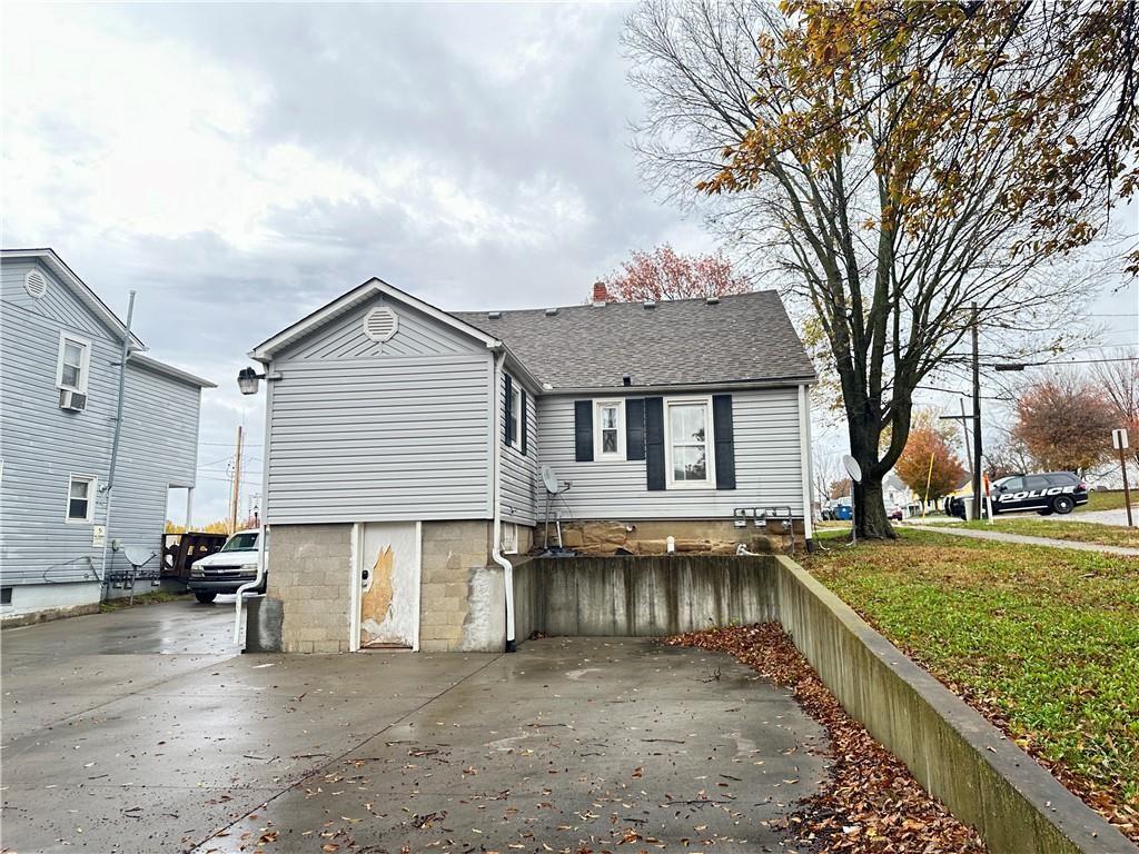 Photo 3 of 208 S Washington Street