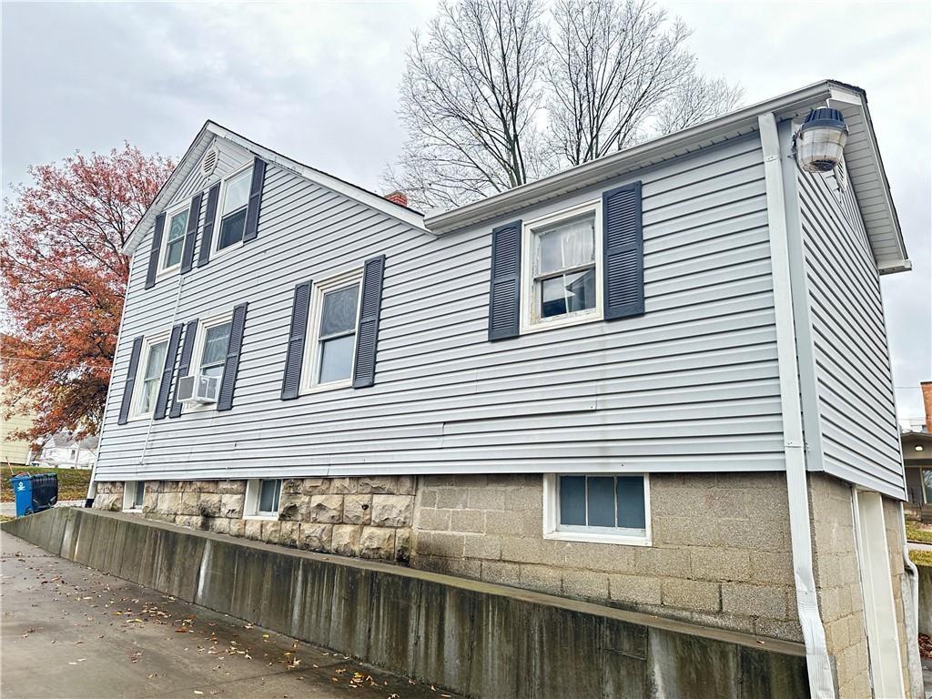 Photo 4 of 208 S Washington Street