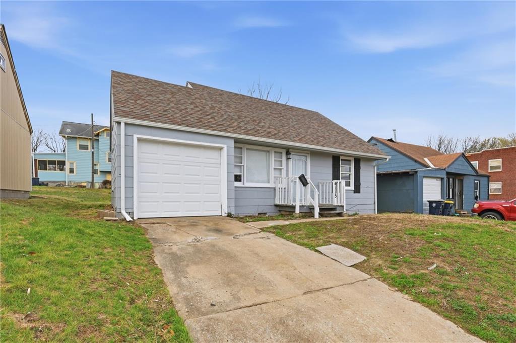 Photo 3 of 4115 E Linwood Boulevard