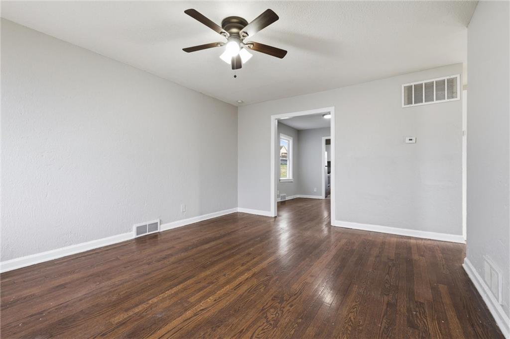 Photo 5 of 4115 E Linwood Boulevard