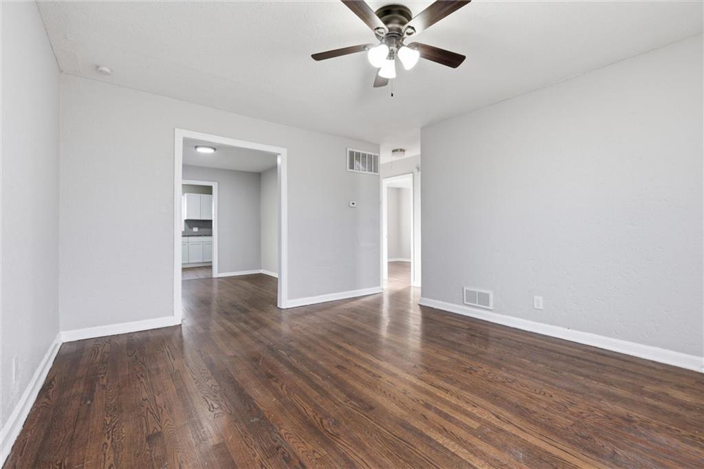 Photo 6 of 4115 E Linwood Boulevard