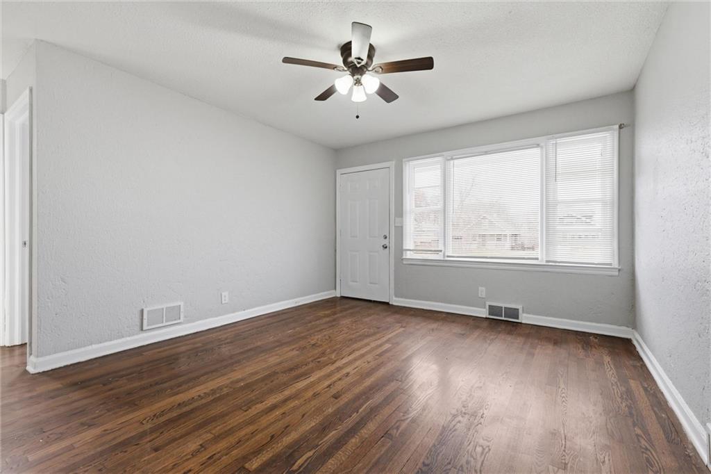 Photo 7 of 4115 E Linwood Boulevard