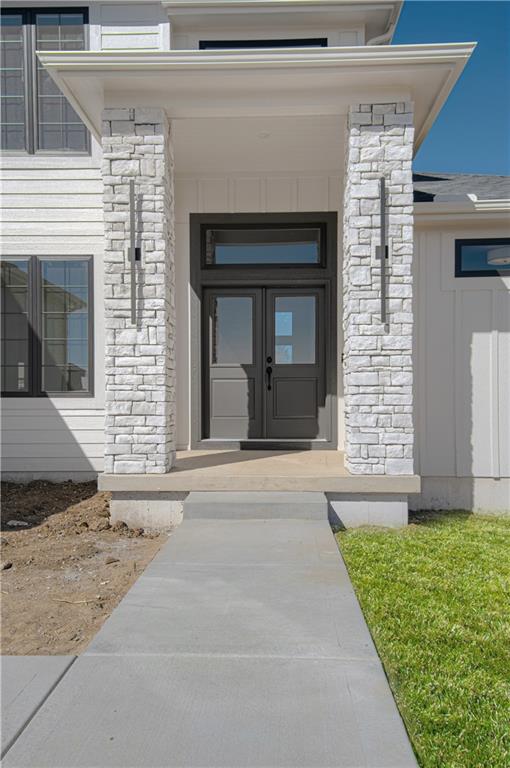 Photo 4 of 2306 Foxtail Drive