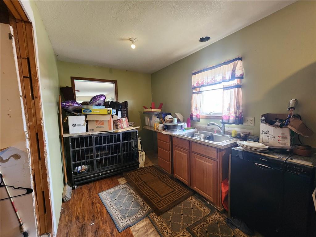 Photo 6 of 40 Munger Avenue