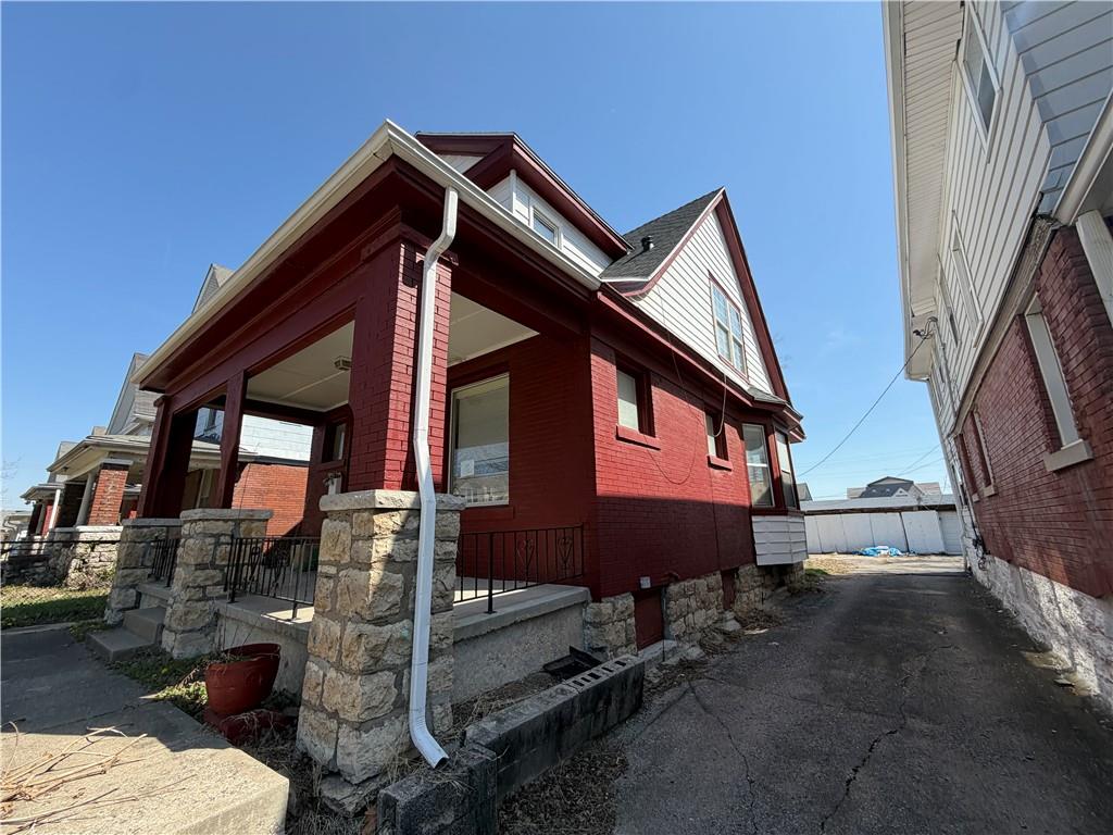 Photo 3 of 2611 Garfield Avenue