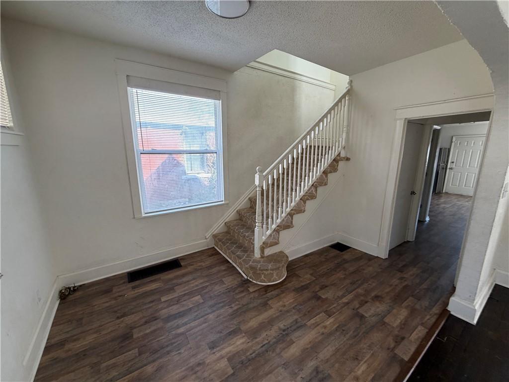 Photo 6 of 2611 Garfield Avenue
