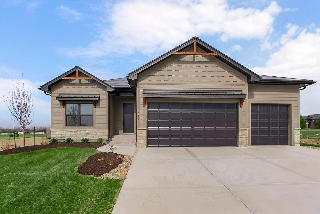 Photo of 8016 SE Hoot Owl Street