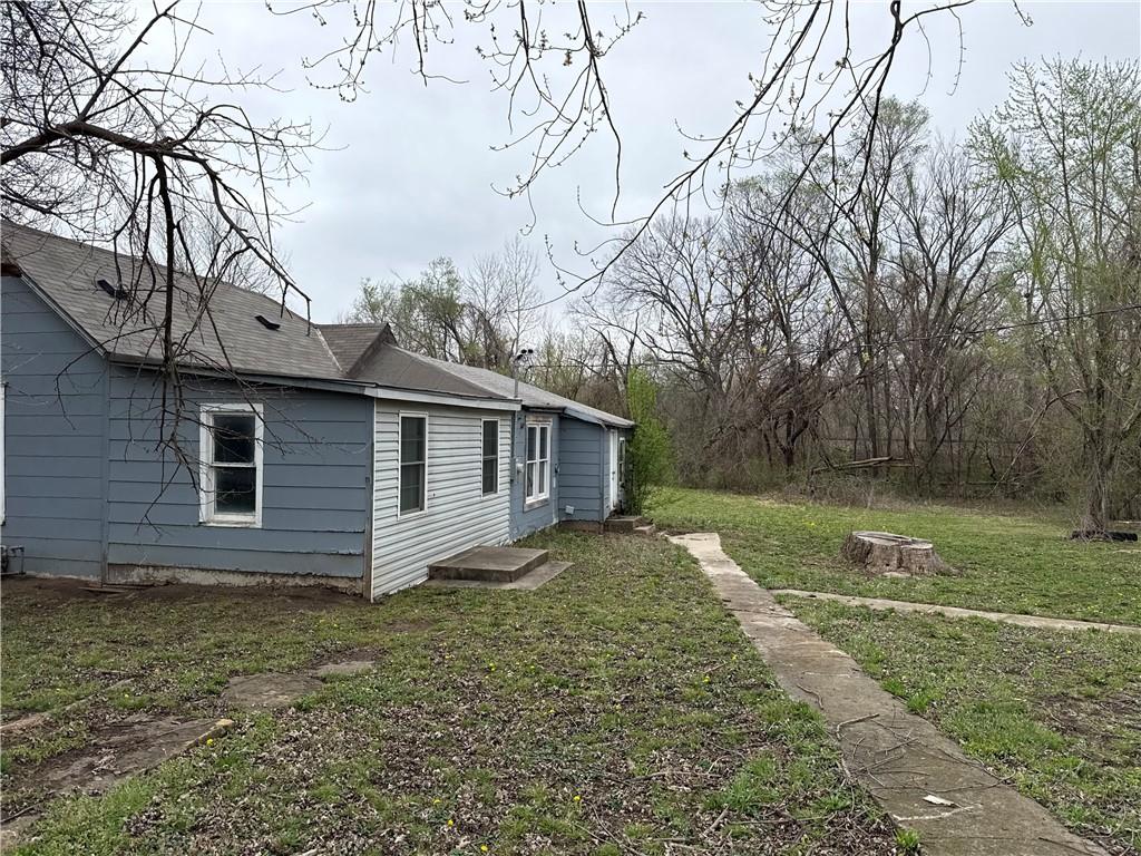 Photo of 301 E 5th Street