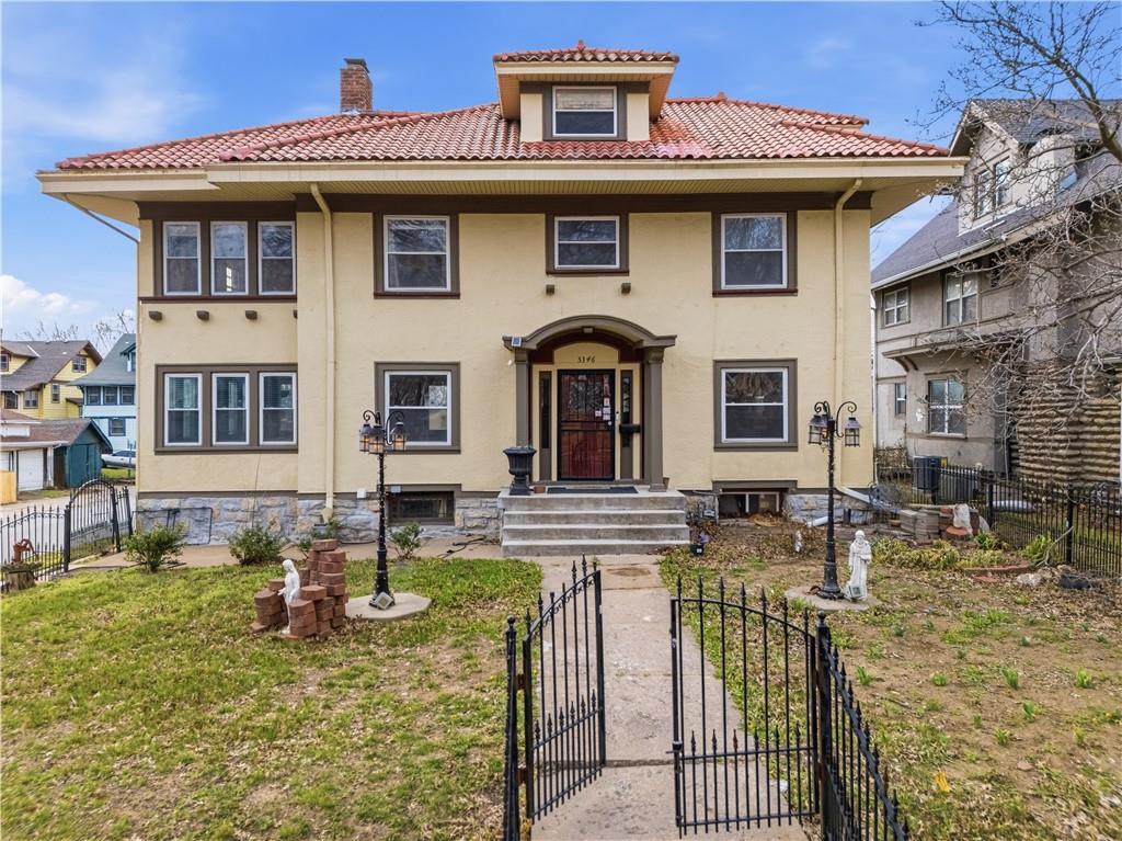 Photo 2 of 3346 Benton Boulevard