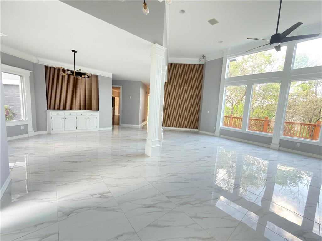 Photo 4 of 601 SW Forestpark Lane