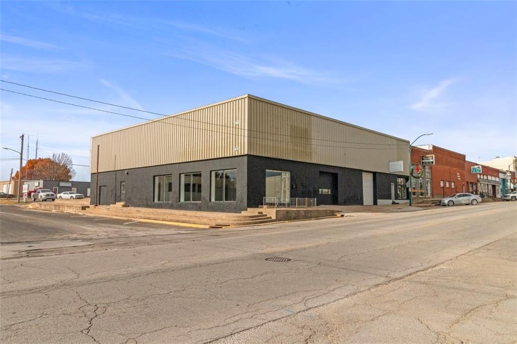 Photo 4 of 225 S 2nd Street