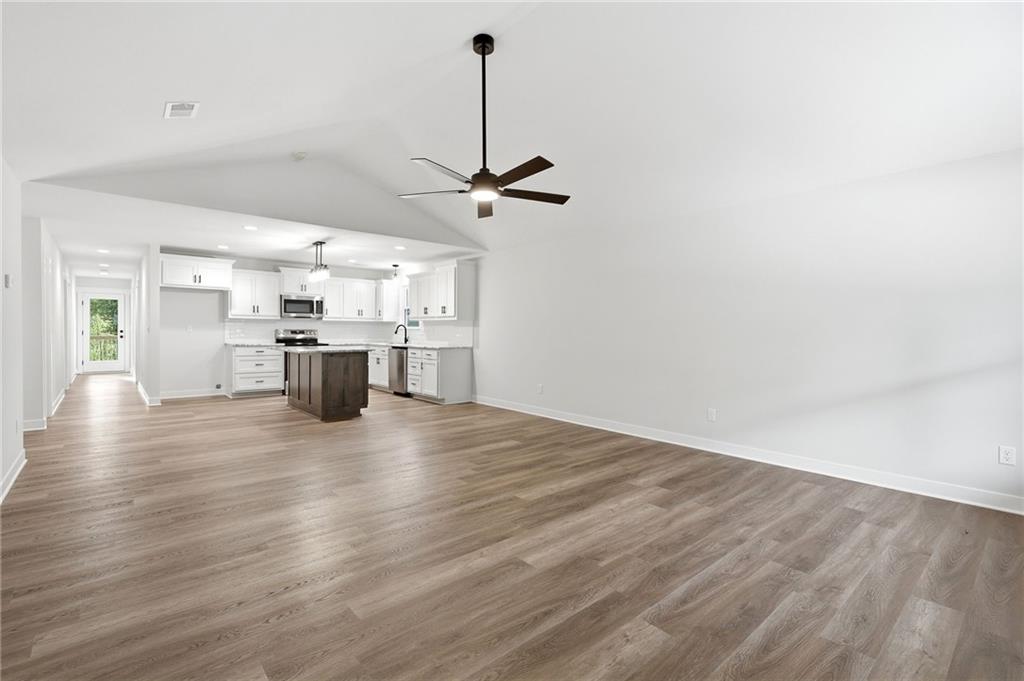 Photo 5 of 103 S Crittendon Street