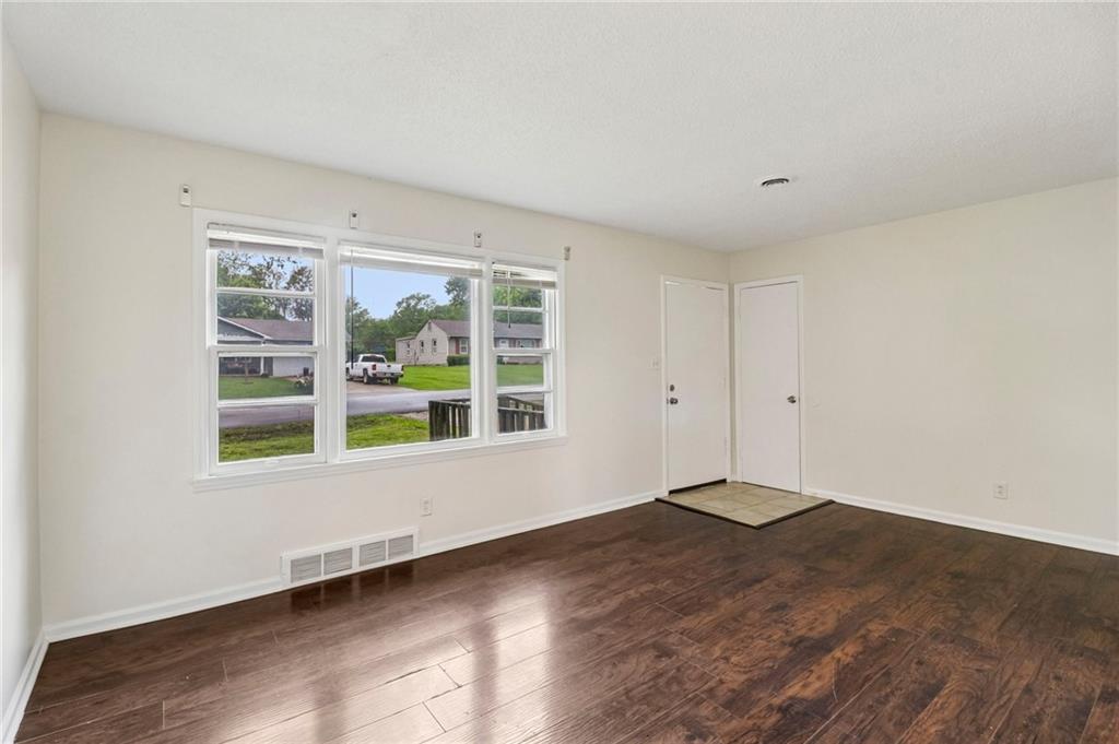 Photo 3 of 11709 Lawndale Avenue