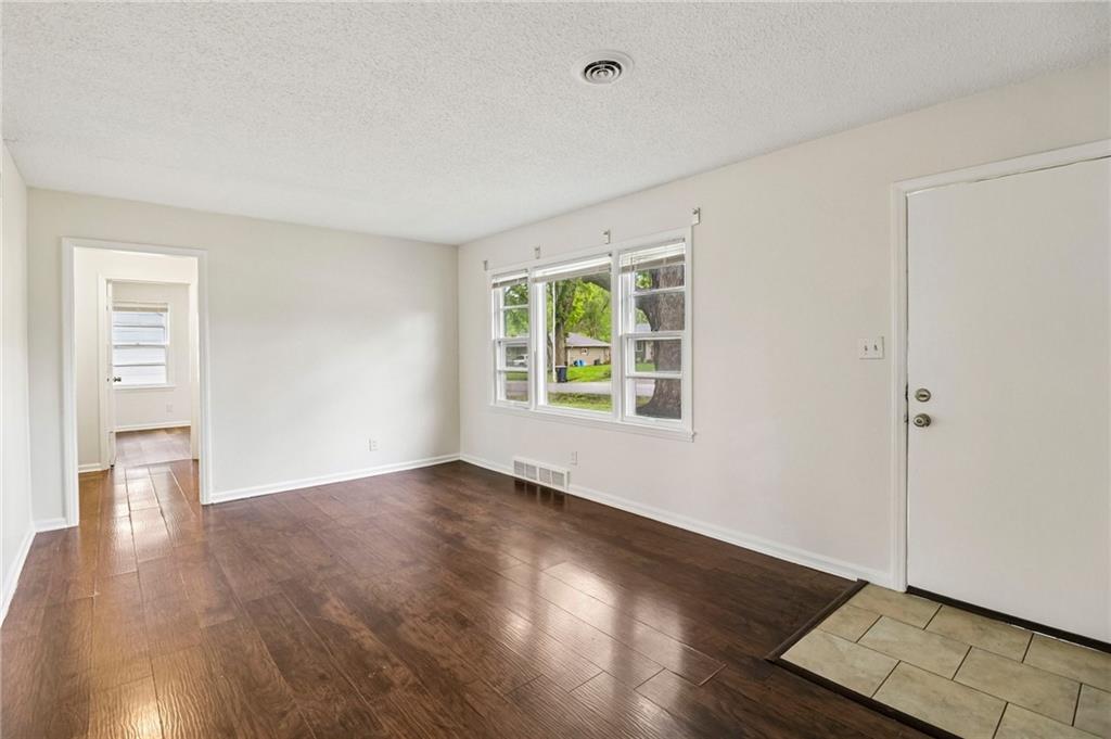 Photo 5 of 11709 Lawndale Avenue