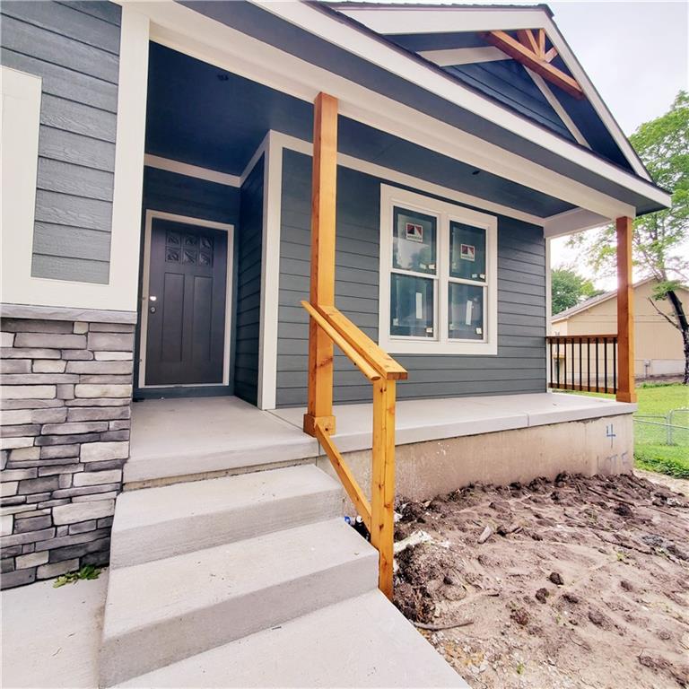 Photo 3 of 4 HIGHLAND Circle