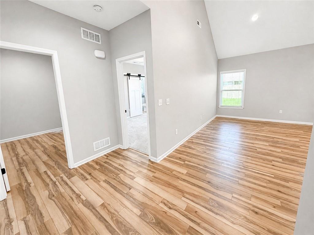 Photo 3 of 1700 W 6th Street Terrace