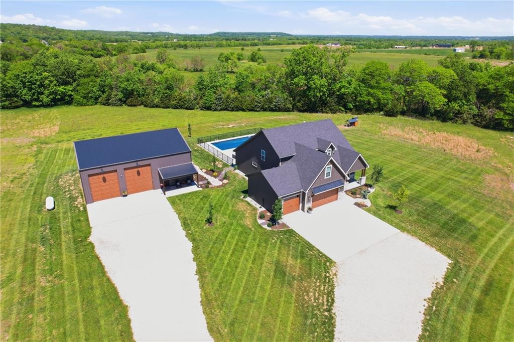 Photo 3 of 20143 Tonganoxie Drive