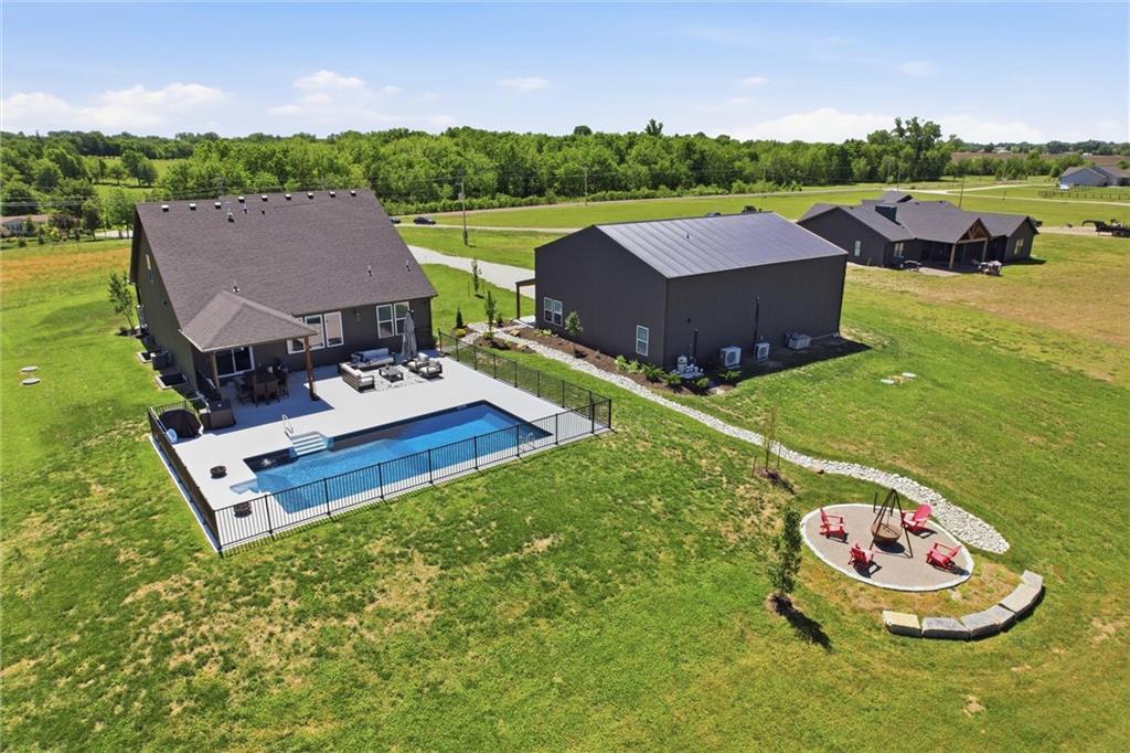 Photo 7 of 20143 Tonganoxie Drive
