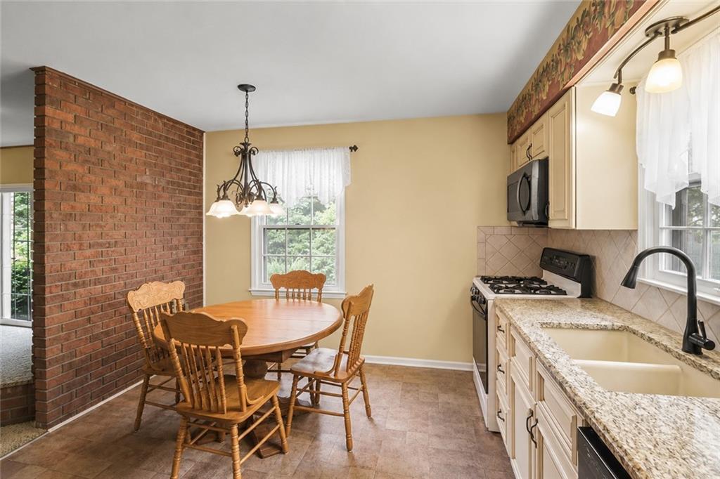 Photo 5 of 3908 Woodbury Street
