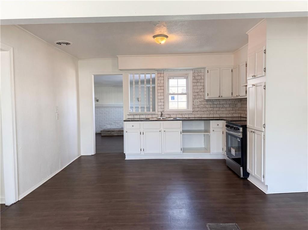 Photo 2 of 410 B Street