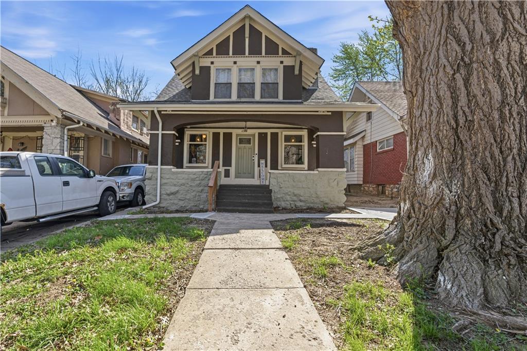 Photo 2 of 4031 S Benton Avenue