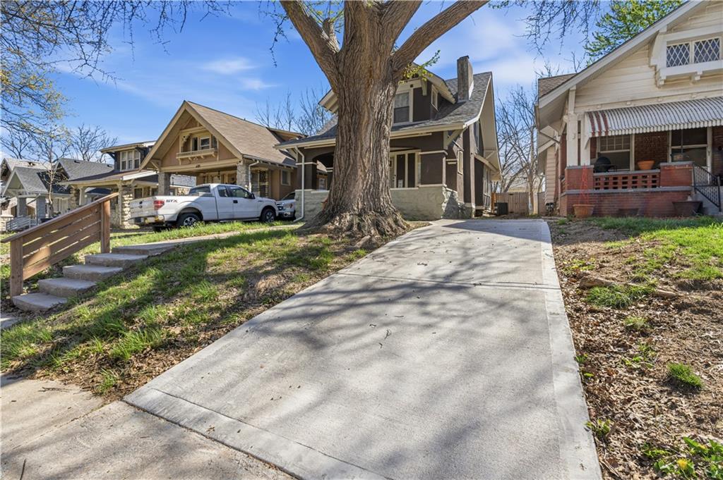 Photo 3 of 4031 S Benton Avenue