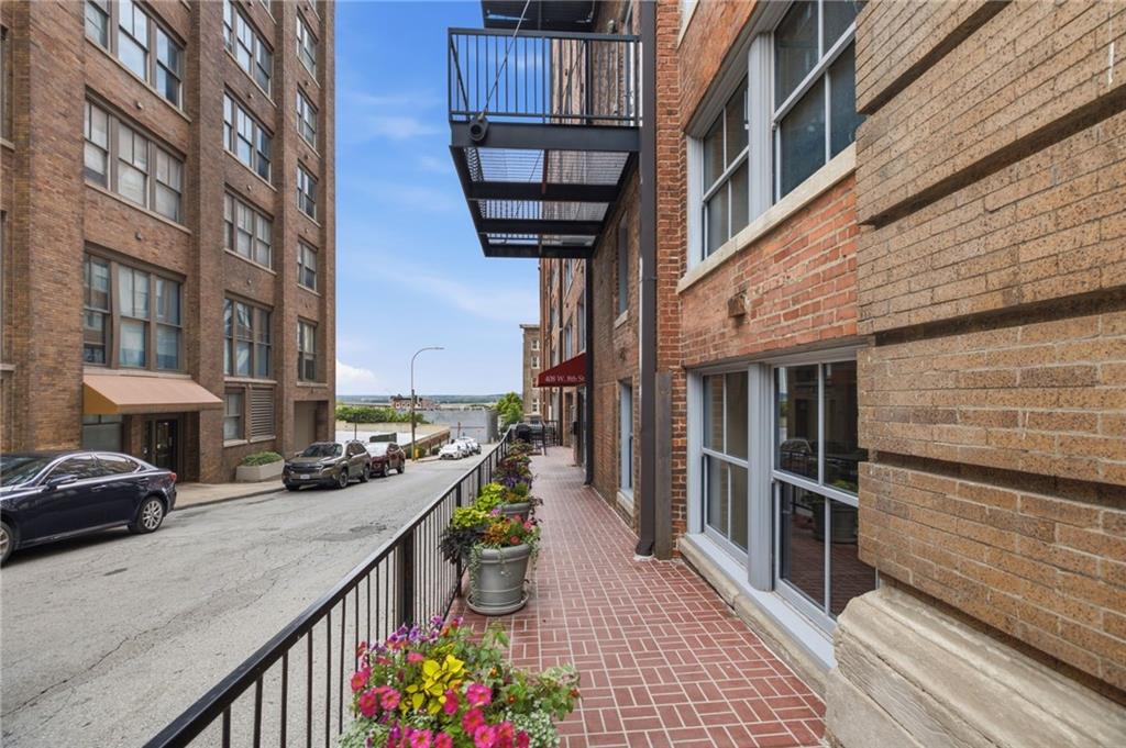 Photo 5 of 712 Broadway Boulevard #401