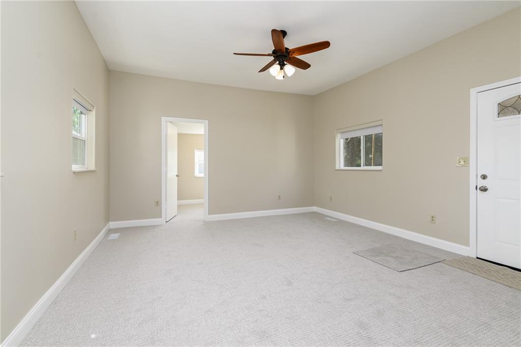 Photo 5 of 811 Dakota Street