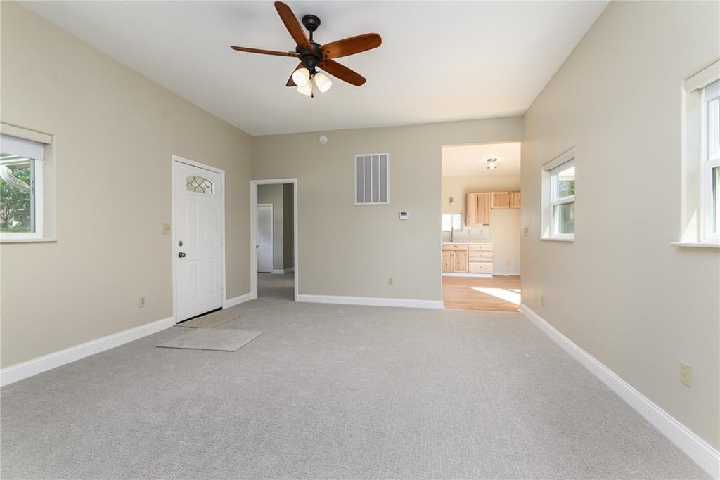 Photo 6 of 811 Dakota Street