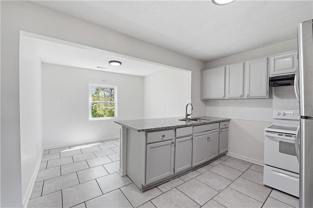 Photo 5 of 5609 Oakland Avenue