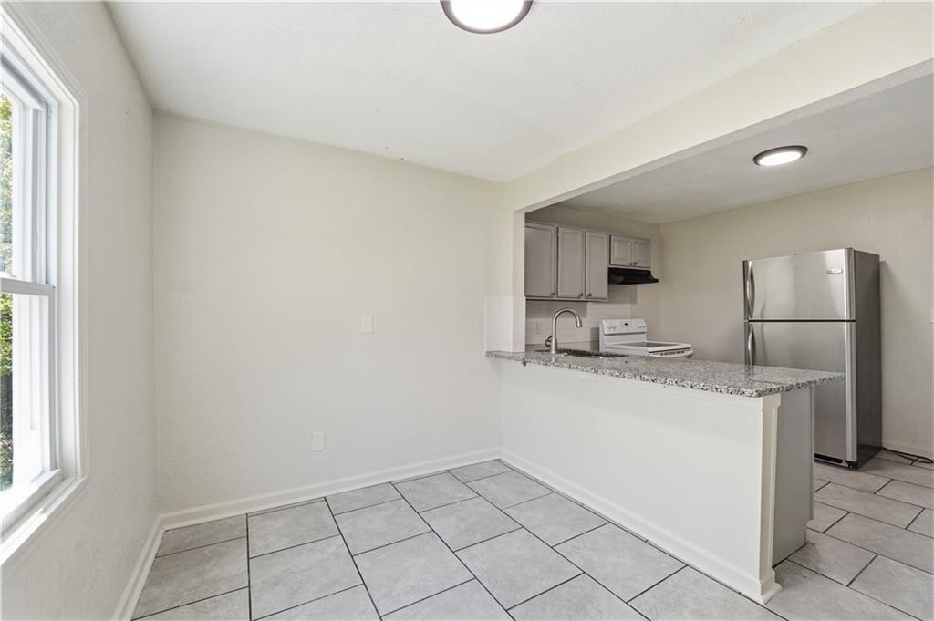 Photo 6 of 5609 Oakland Avenue