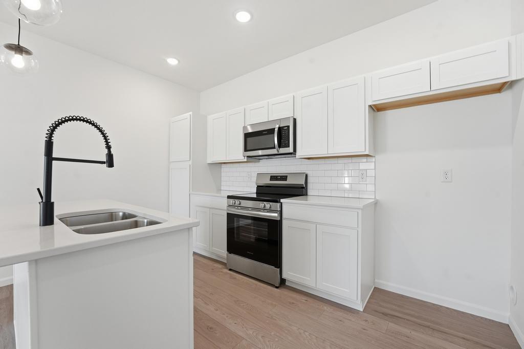 Photo 4 of 12406 S Acacia Drive