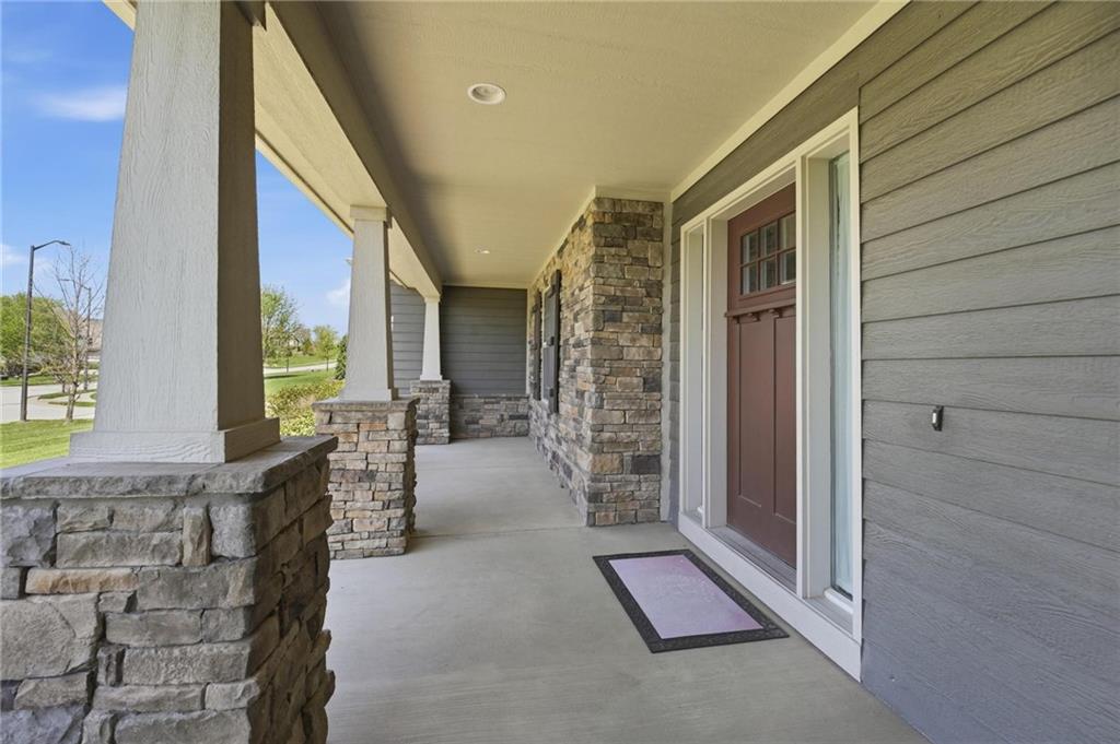 Photo 4 of 10509 N Hedges Avenue