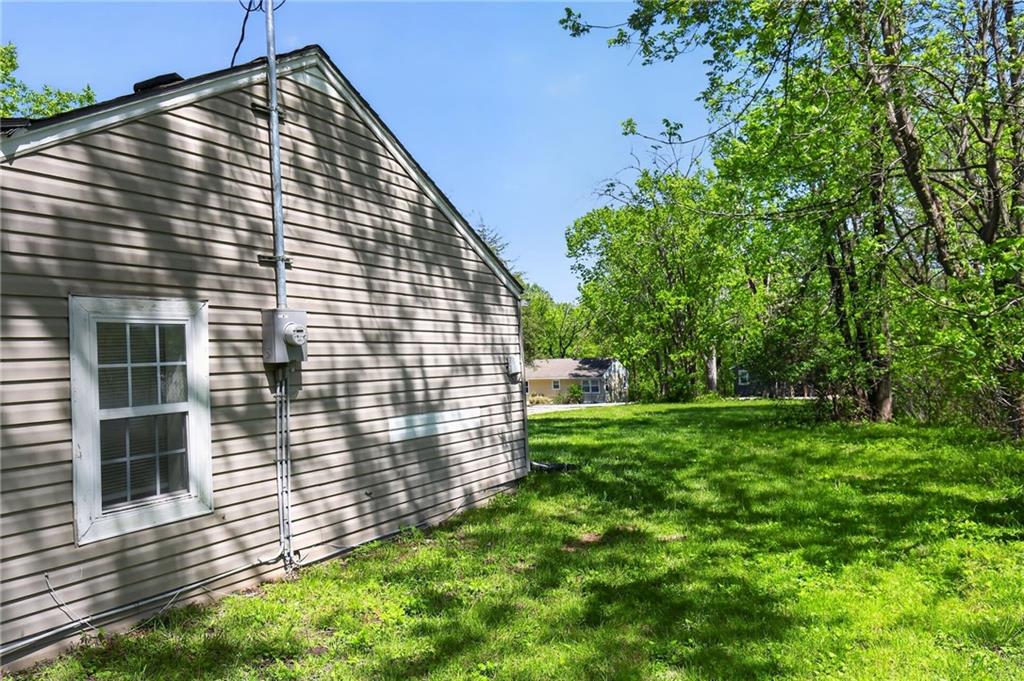 Photo 3 of 8318 Pershing Road