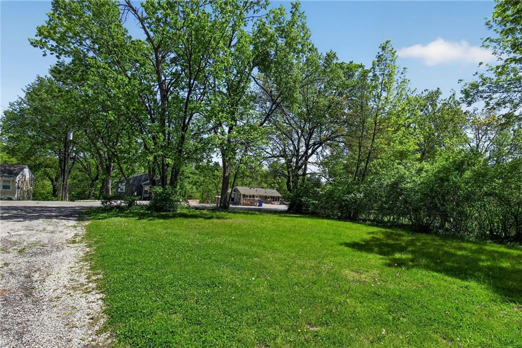 Photo 4 of 8318 Pershing Road
