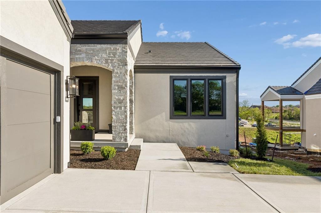 Photo 2 of 13721 Pembroke Lane