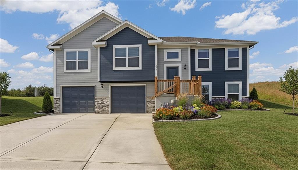 Photo of 607 Foxglove Lane
