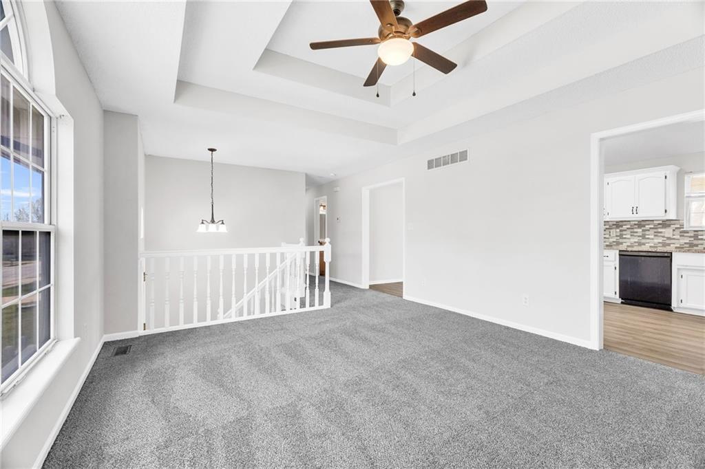 Photo 4 of 100 N Darrowby Drive