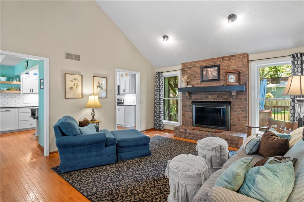 Photo 3 of 701 Benjamin Avenue