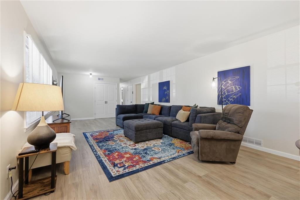 Photo 5 of 5037 N Michigan Avenue