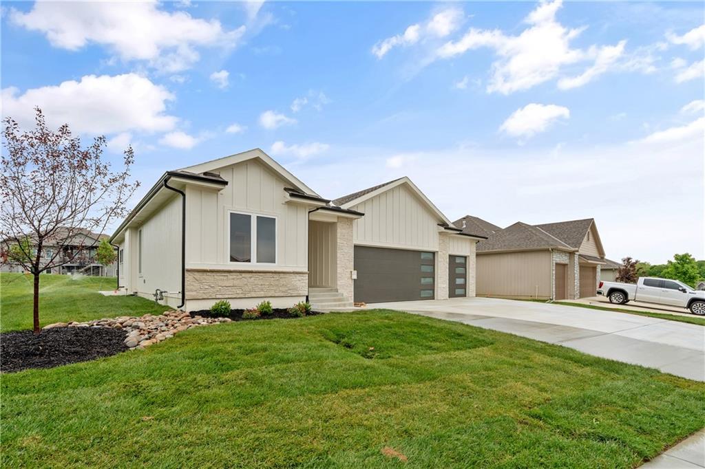 Photo of 4125 NE Dearborn Lane