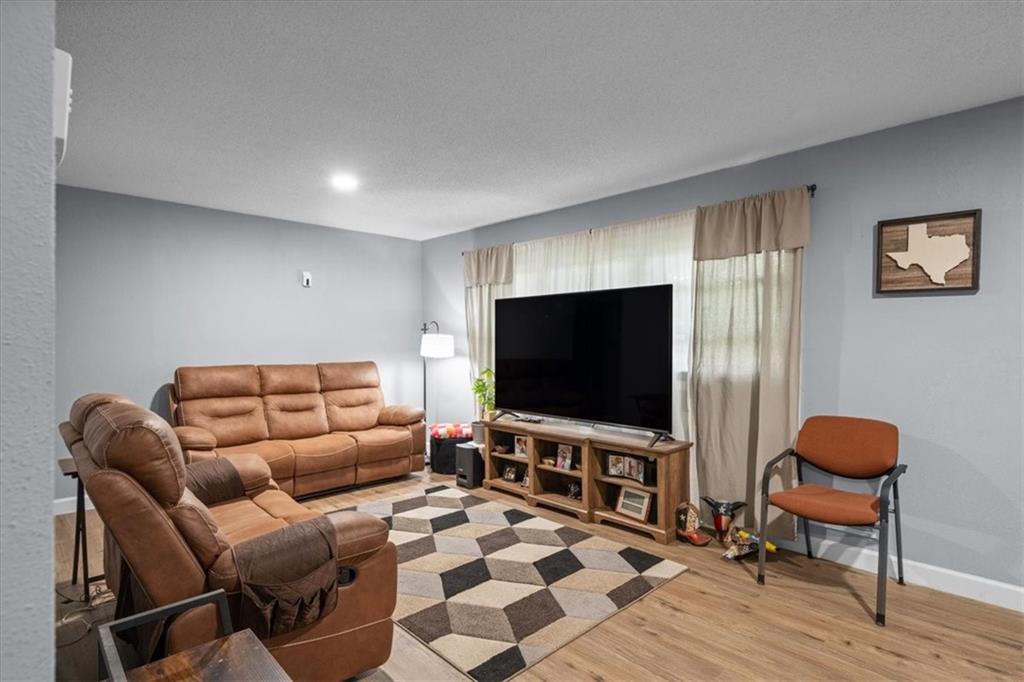 Photo 3 of 10711 Ewing Drive