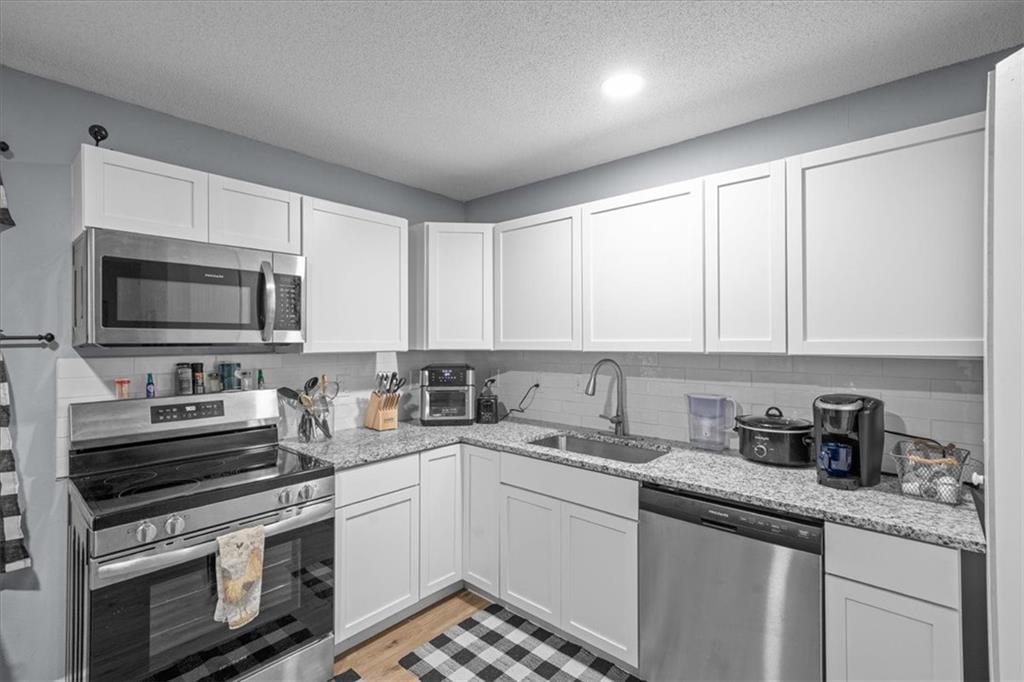 Photo 4 of 10711 Ewing Drive