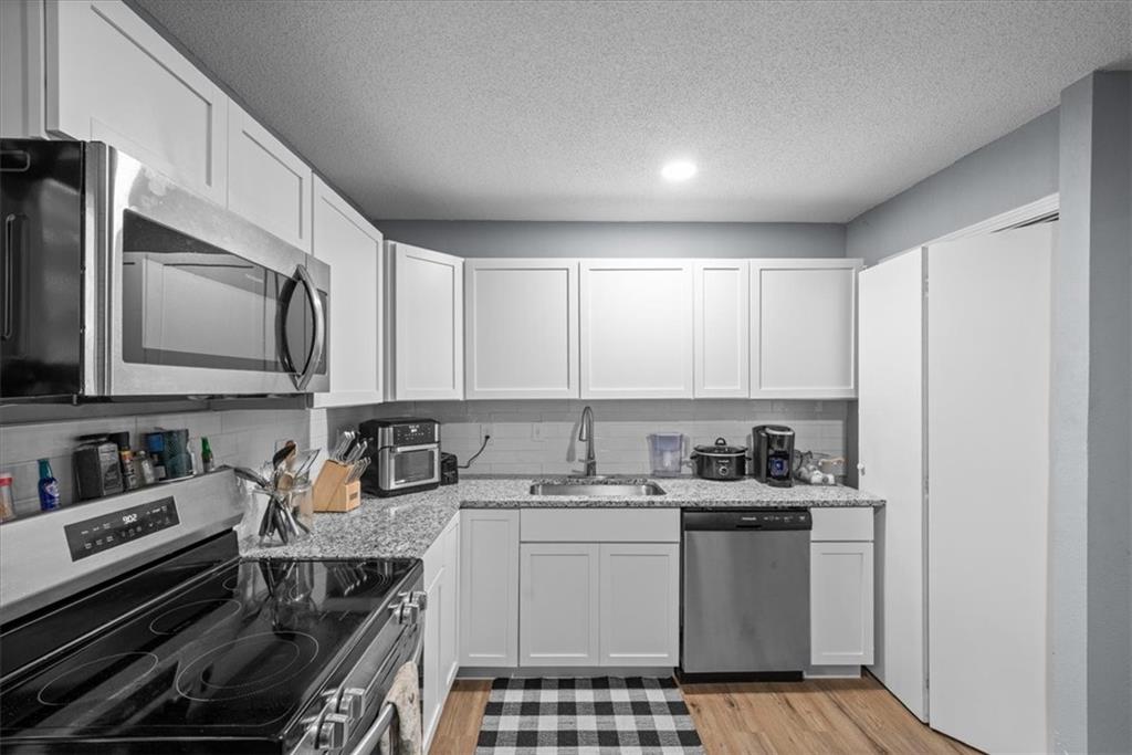 Photo 5 of 10711 Ewing Drive