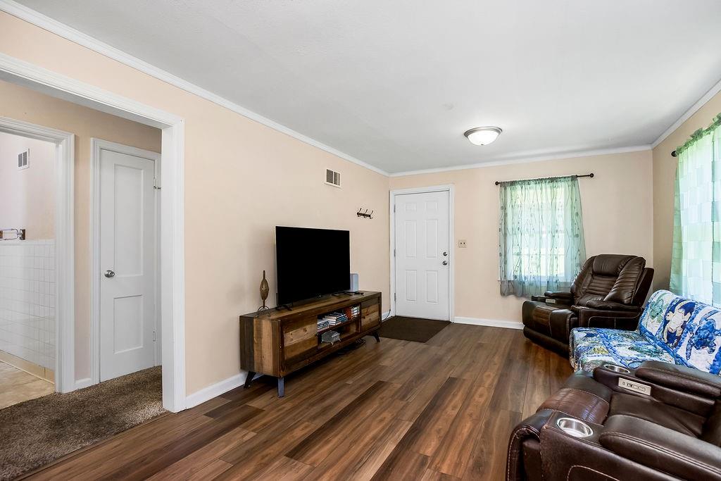 Photo 4 of 1540 N Noland Road