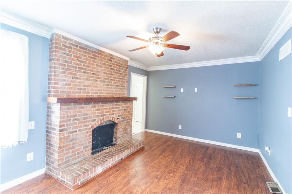 Photo 4 of 219 S FRONT Street