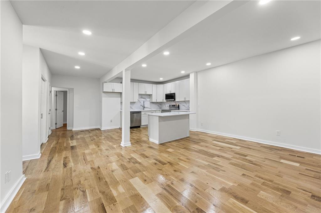 Photo 4 of 2515 Askew Avenue