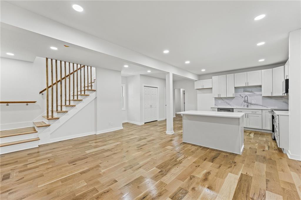Photo 5 of 2515 Askew Avenue